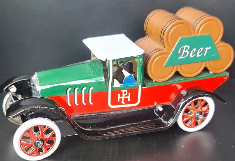 Vintage Kurmalı Teneke Oyuncak Araba, Bira Arabası