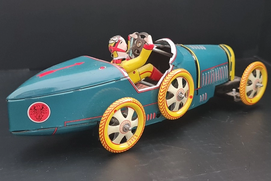 Vintage Kurmalı Teneke Oyuncak Araba Bugatti