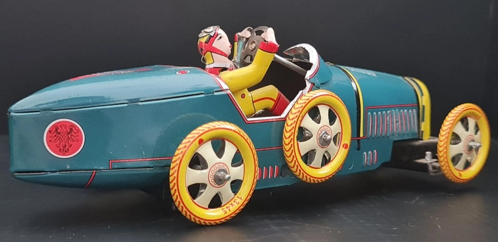 Vintage Kurmalı Teneke Oyuncak Araba Bugatti