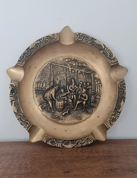 Kabartmalı Vintage Küllük, Meyhane Sahnesi, Avrupa Tasarımı