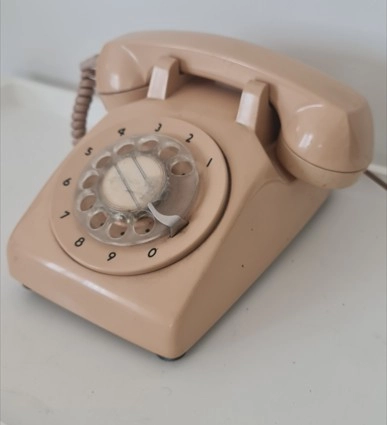 Vintage Bej Renkli Çevirmeli Telefon