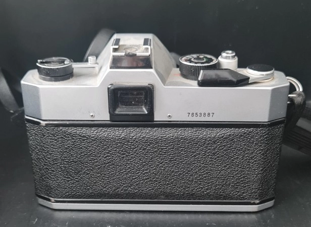 REVUEFLEX TL 300 - 50mm f/2,8 FOTOĞRAF MAKİNASI + ÇANTA VE FLAŞI İLE BERABER
