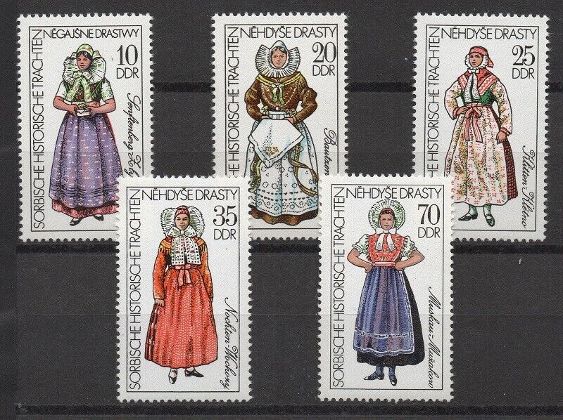 ALMANYA DDR 1977 GELENEKSEL KIYAFETLER