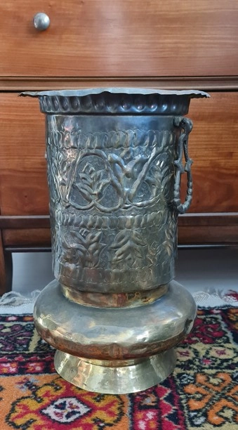 BAKIR EL YAPIM KABARTMA ROLYEF ÇİÇEK DESENLİ ÇİFT KULPLU ŞEMSİYELİK