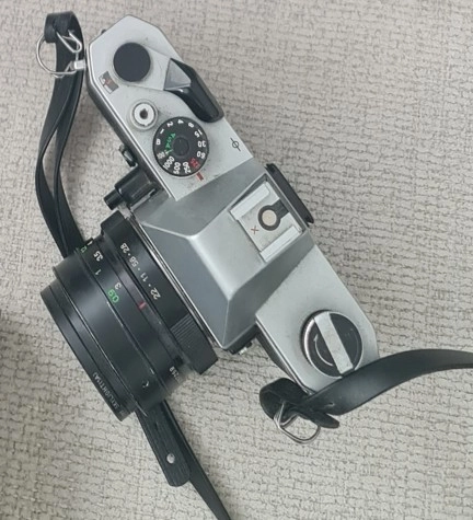 REVUEFLEX TL 300 - 50mm f/2,8 FOTOĞRAF MAKİNASI + ÇANTA VE FLAŞI İLE BERABER