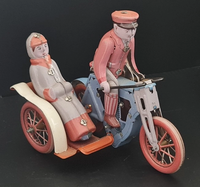 Vintage Kurmalı Sepetli Teneke Motorsiklet Oyuncak