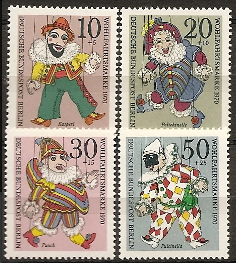 ALMANYA BERLİN 1970 KUKLALAR
