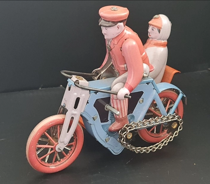 Vintage Kurmalı Sepetli Teneke Motorsiklet Oyuncak