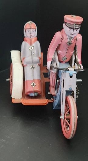 Vintage Kurmalı Sepetli Teneke Motorsiklet Oyuncak