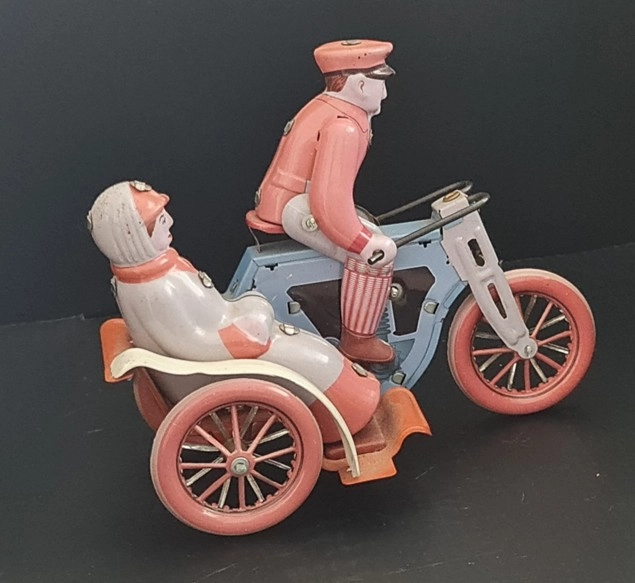 Vintage Kurmalı Sepetli Teneke Motorsiklet Oyuncak