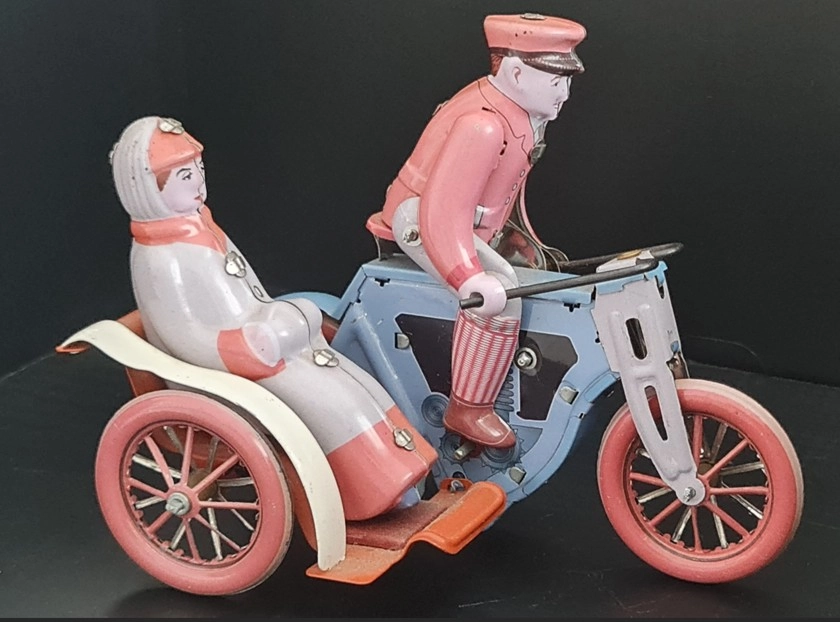 Vintage Kurmalı Sepetli Teneke Motorsiklet Oyuncak