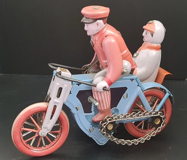 Vintage Kurmalı Sepetli Teneke Motorsiklet Oyuncak