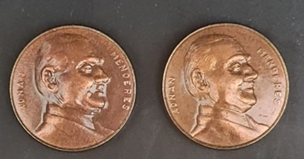 ADNAN MENDERES YAKA ROZETİ 2  ADET