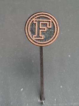 “F” Harfli Dairesel Rozet