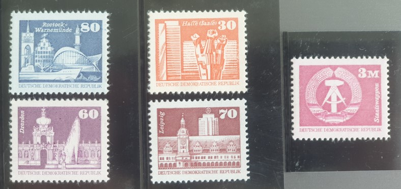  ALMANYA DDR 1981 DEVLET ARMASI - SÜREKLİ SERİLER - YIL SERİSİ 