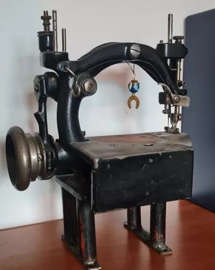 Antika FELD Dikiş Makinesi – Nadir Endüstriyel Koleksiyonluk