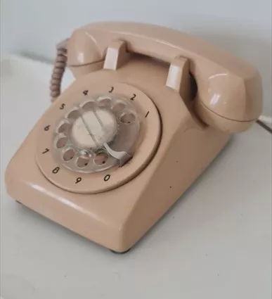 Vintage Bej Renkli Çevirmeli Telefon