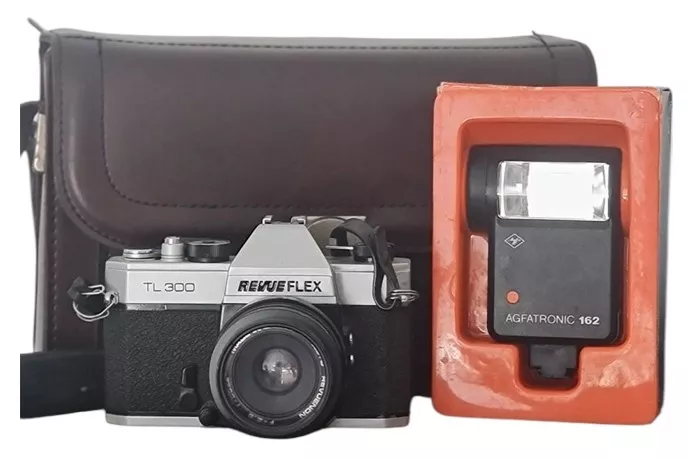REVUEFLEX TL 300 - 50mm f/2,8 FOTOĞRAF MAKİNASI + ÇANTA VE FLAŞI İLE BERABER