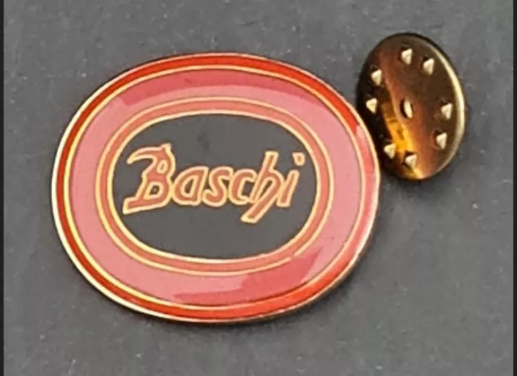 “Baschi” İsviçreli müzisyen (Baschi Büchel) Rozeti, Pin