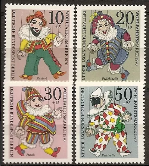 ALMANYA BERLİN 1970 KUKLALAR