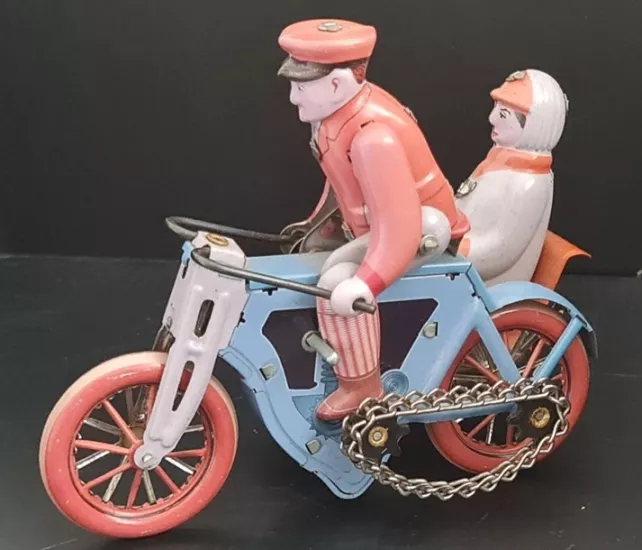 Vintage Kurmalı Sepetli Teneke Motorsiklet Oyuncak