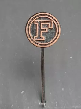 “F” Harfli Dairesel Rozet